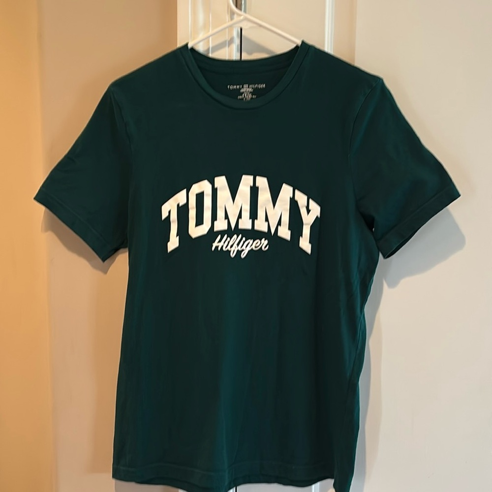 Men’s Tommy Hilfiger Short Sleeve T-shirt . 
Green size Small